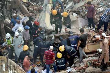Mumbai building collapse LIVE