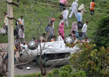Panchkula: Dera Sacha Sauda sect members overturn a car in violence