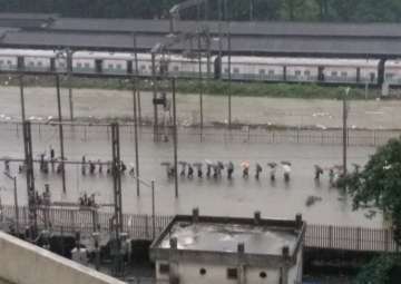 Met department predicts extremely heavy rainfall in parts of Maharashtra, Guj