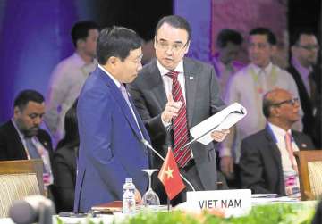Vietnam stands tough against Beijing in ASEAN talks, Philippines reluctant