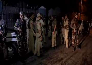 One jawan martyred, 5 injured as militants attack bus carrying security forces