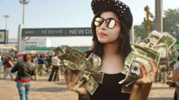 Dhinchak Pooja Baapu Dede Thoda Cash song