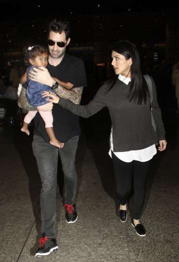 Sunny Leone and husband Daniel Weber clicked with daughter Nisha