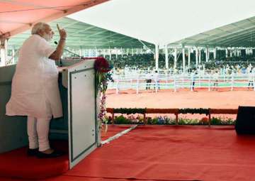 Prime Minister Narendra Modi addresses the gathering at Shahanshahpur