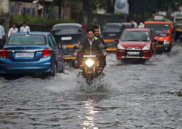 Mumbai rains: Don't spread cyclone warning rumour, BMC appeals to Mumbaikars 