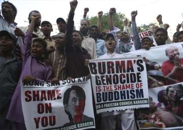 Pakistani protesters rally to condemn violence against Rohingyas in Myanmar