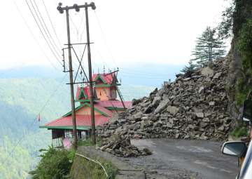 Massive landslide near Shimla, six vehicles buried