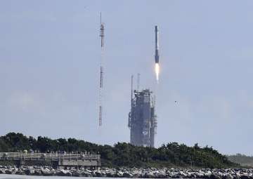 SpaceX launches Air Force's super-secret mini-shuttle