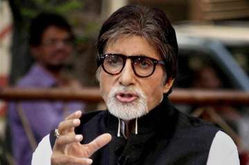 Amitabh Bachchan advises people to be cautious while clicking selfies 