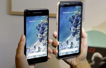  Google Pixel 2 and Pixel 2 XL phone
