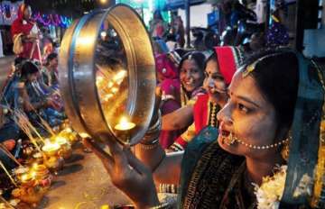 karva chauth 2017, Moon Rise Today in Delhi and Other Cities of India