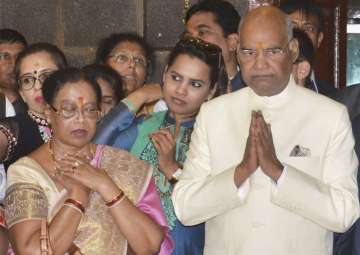 Ram Nath Kovind and his wife offering prayers at Shridi temple