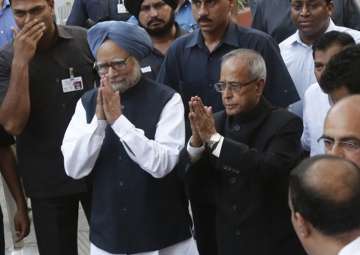 Pranab Mukherjee admits eyeing PM's post, was reluctant to work under Manmohan Singh 