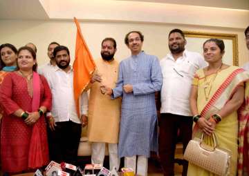 Six MNS corporators in BMC join Shiv Sena 