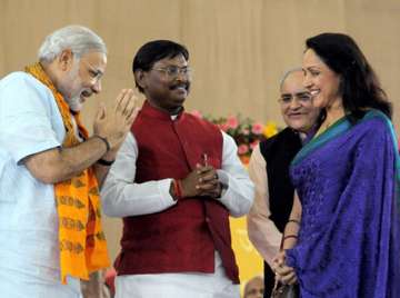 PM Modi with BJP MP Hema Malini and ex CM of Jharkhand, Arjun Munda 