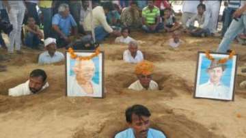  Rajasthan farmers half-bury themselves in mud