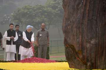 Rahul, Manmohan pay tributes to Indira Gandhi on her death anniversary 