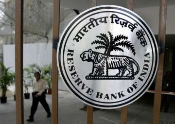 Linking bank accounts with Aadhaar mandatory, clarifies RBI