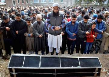 Thousands join last rites of BJP youth leader killed by militants in J&K’s Shopian