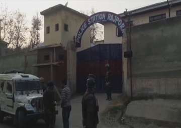 Militants attack police party in Kashmir’s Pulwama, two cops injured