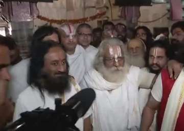 Spiritual guru Sri Sri Ravi Shankar reaches Ayodhya.