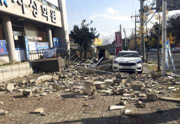  Earthquake strikes South Korea