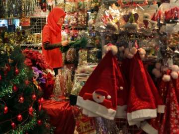 Islamists warns firms about forcing staff to wear Santa hats, Christmas clothes in Indonesia