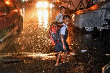 Mumbai experiences unseasonal showers following cyclone Ockhi in Mumbai. Photo - PTI