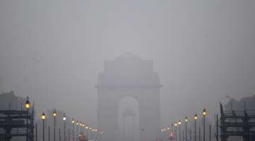 Delhi wakes up to foggy Sunday; 15 train cancelled, 12 flights diverted, delayed