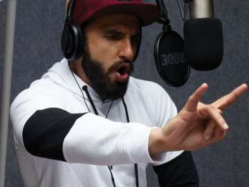 Ranveer Singh flaunts his rapping skills at Gully Boy workshop