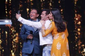 Salman Khan, Karina Kaif, Mithun Chakraborty