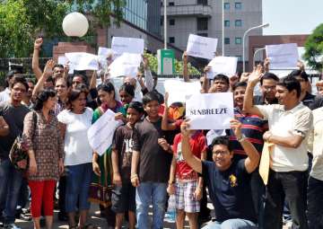 Buyers of Unitech protest against builder of Unitech for over delaying of project at Signature tower in Gurgaon