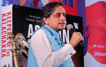 How will Hindi benefit Indian leaders at UN who can't speak it: Tharoor 