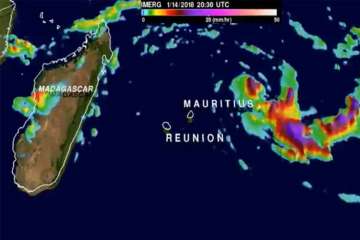 Mauritius closes airport, port as Cyclone Berguitta closes in