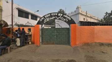 UP govt removes secy after Haj Committee paints over saffron wall