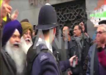 Clashes erupt in London as British Lord calls for Azad Kashmir.