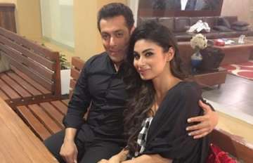 mouni roy salman khan