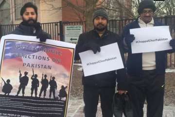 Indians, Balochs carry out 'Chappal Chor Pakistan' protests in Washington against mistreatment of Kulbhushan Jadhav's family