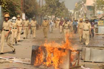 Police personnel arrive to control the situation following RPI activists' violent protest in Aurangabad on Tuesday over the clashes