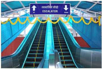 Railway budget to provide for installation of escalators and lifts at all major stations 