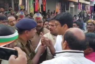 Heated argument between Police officials and Congress MLC Deepak Singh in Salon