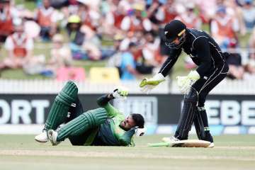 Shoaib Malik head injury