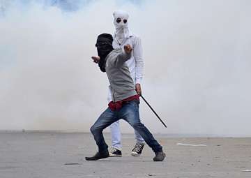 Government mulling amnesty for 5,500 first-time stone pelters: J&K Police