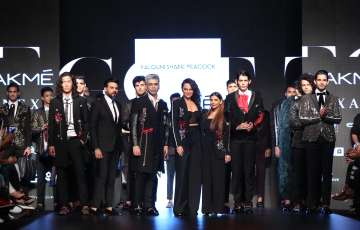 Karan Johar, Sonakshi Sinha, LFW