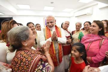 PM Modi also mingled with Indian community at the Shiva temple