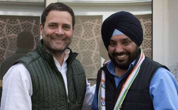 Rahul Gandhi welcomes Arvinder Singh Lovely in party