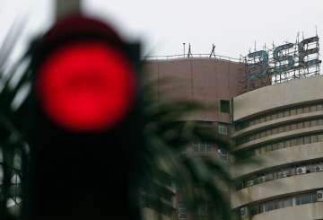 Indian equity indices plunge on opening, Sensex down by 400 points