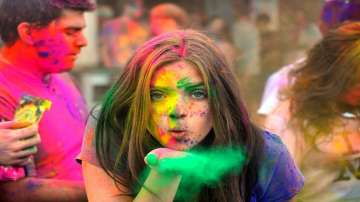 Happy Holi 2018: HD Images, Wallpapers, WhatsApp Messages, Facebook Quotes, Greetings and SMS