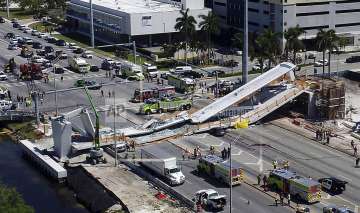 Emergency personnel respond after a brand-new pedestrian bridge collapsed onto a highway at Florida International University in Miami on Thursday, March 15, 2018. AP photo