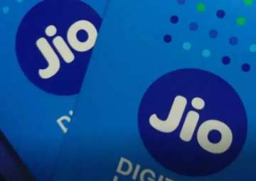 SC directs status quo on sale of assets by Reliance Communication to Reliance Jio